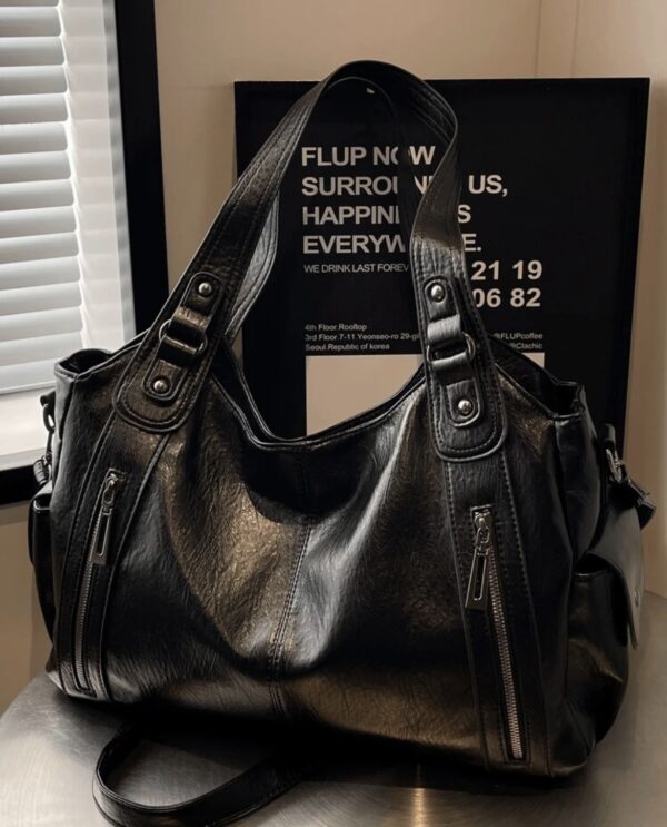 Borsa nera a spalla similpelle - immagine 4