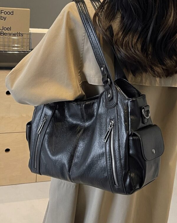Borsa nera a spalla similpelle