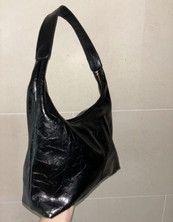 Borsa nera  a spalla lucida - immagine 3