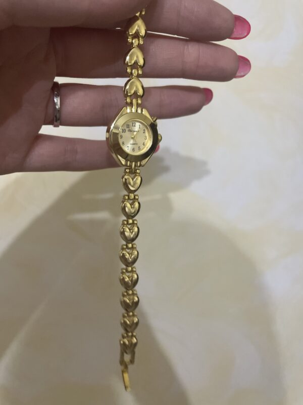 Orologio a Forma di Cuore in Acciaio Inox: Eleganza e Stile Duraturo - immagine 5