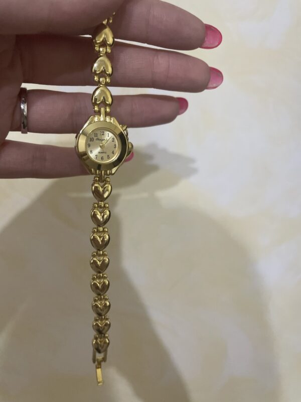 Orologio a Forma di Cuore in Acciaio Inox: Eleganza e Stile Duraturo - immagine 4