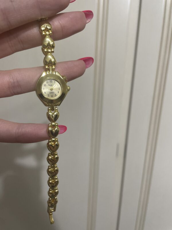 Orologio a Forma di Cuore in Acciaio Inox: Eleganza e Stile Duraturo