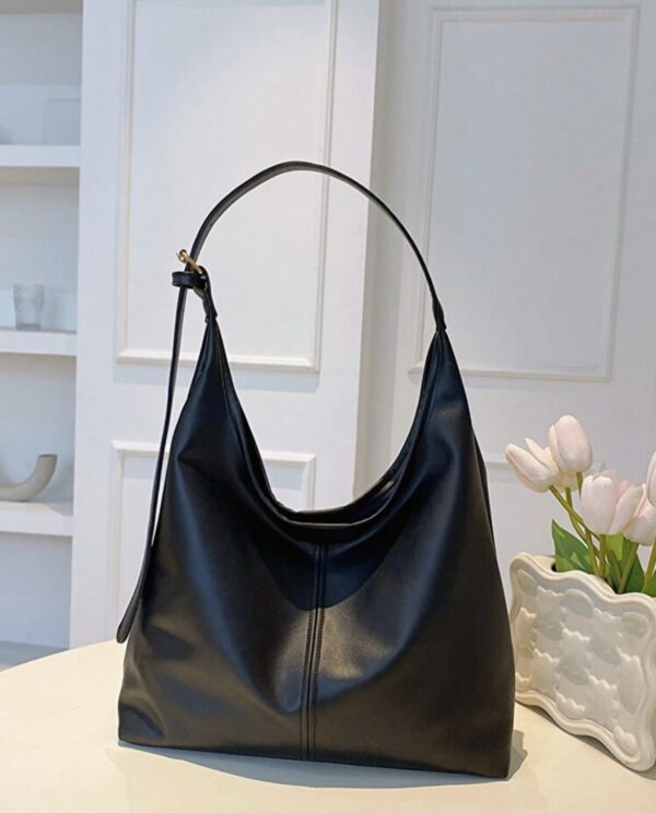 Borsa Nera a Tracolla in Similpelle: Stile e Praticità