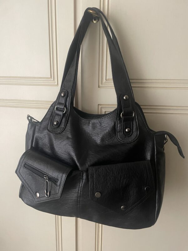 Borsa Nera Maxi a Spalla in Similpelle: Ampia ed Elegante - immagine 5