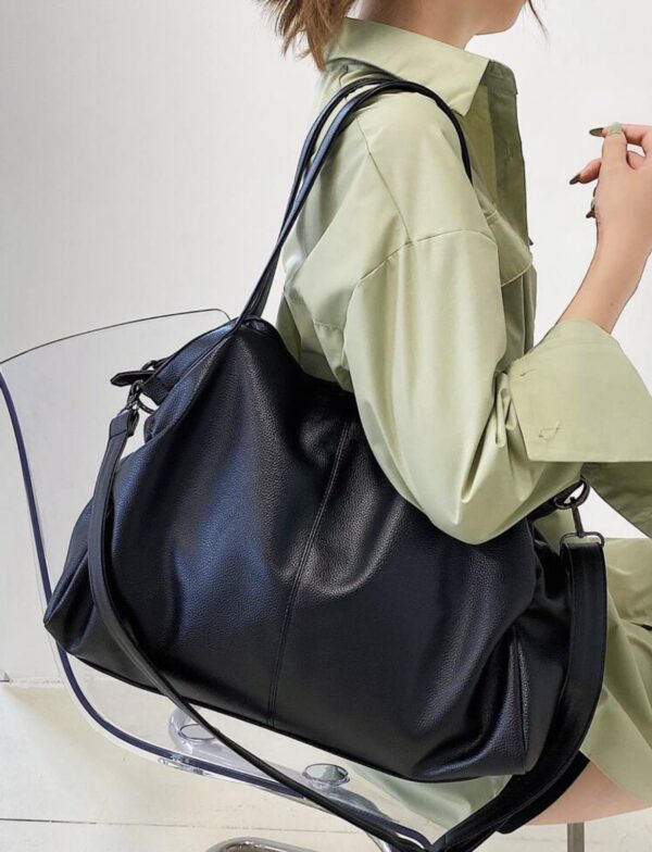 Borsa Nera Maxi in Pelle Vegana: Stile e Spazio
