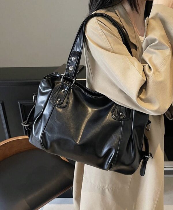 Borsa Università Spaziosa: Funzionalità e Stile