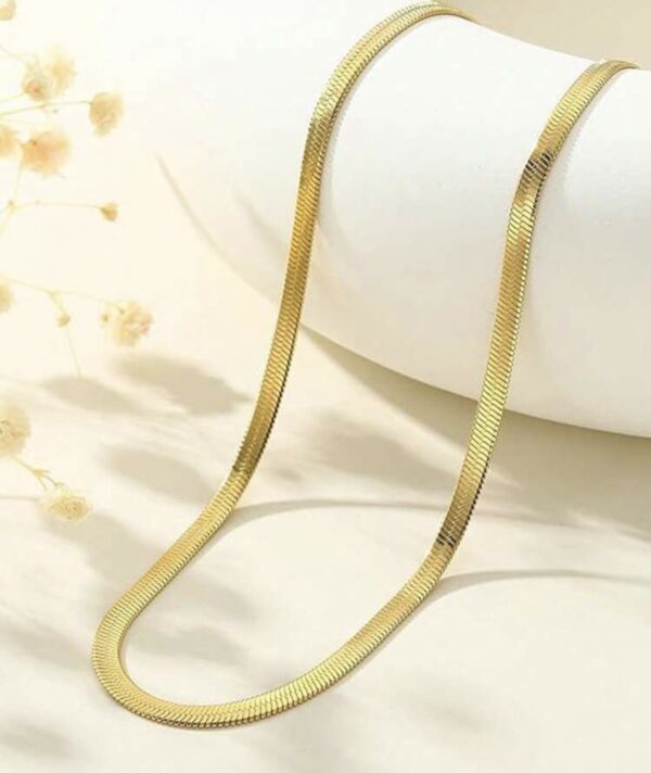 Collana in Acciaio Inox Placcato Oro: Eleganza e Durabilità