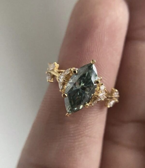 Anello Elegante con Pietra Azzurra - immagine 2