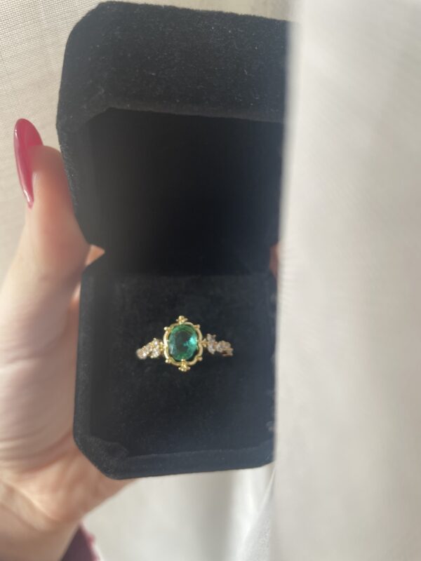 Anello con Pietra Verde in Acciaio Inox: Eleganza e Resistenza - immagine 4