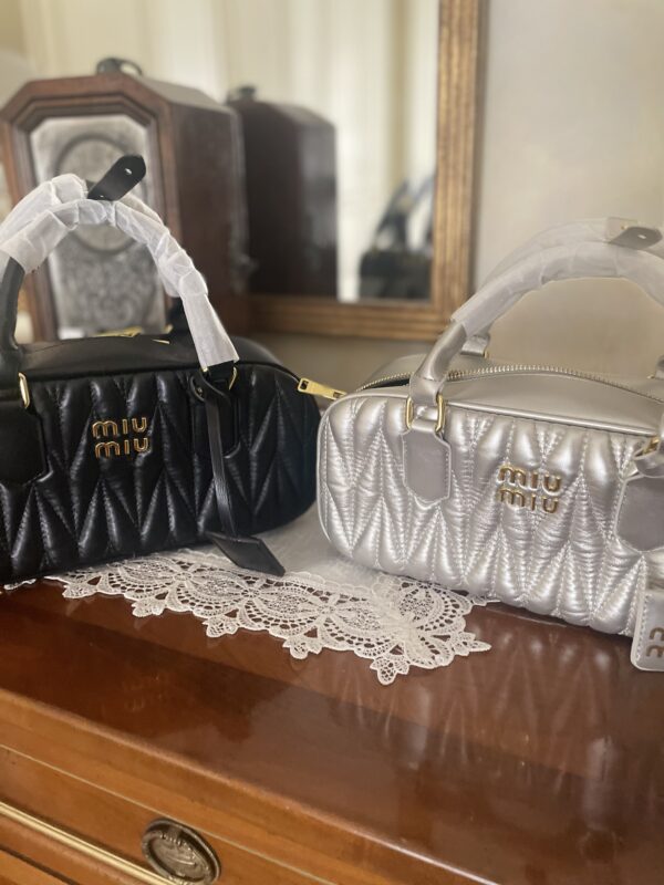 Elegante Borsetta Miu Miu in Pelle