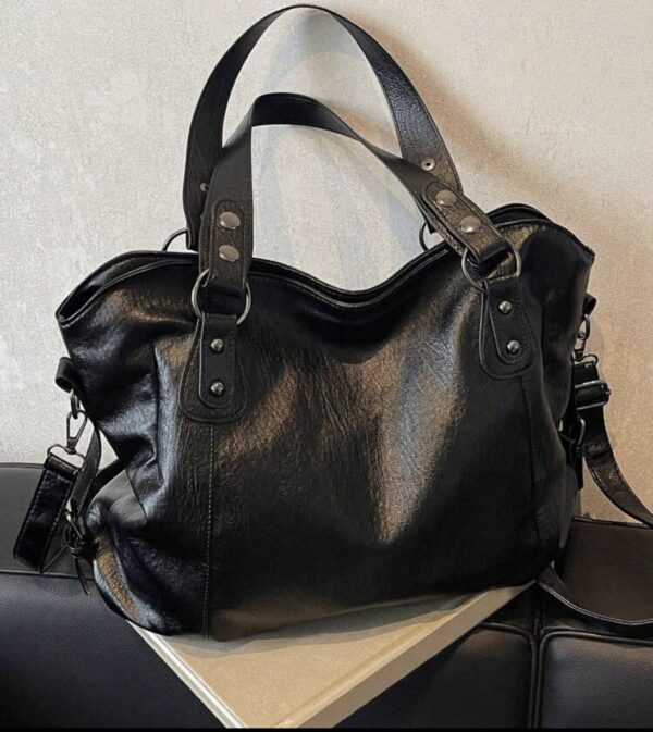 Borsa Nera da Università: Stile e Spazio