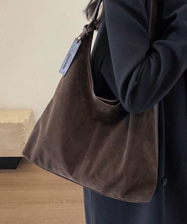 Borsa Marrone Scamosciata a Spalla: Eleganza e Stile Intempore
