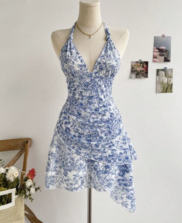 Abito Blu e Bianco: Eleganza Versatile - immagine 3
