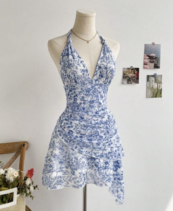 Abito Blu e Bianco: Eleganza Versatile