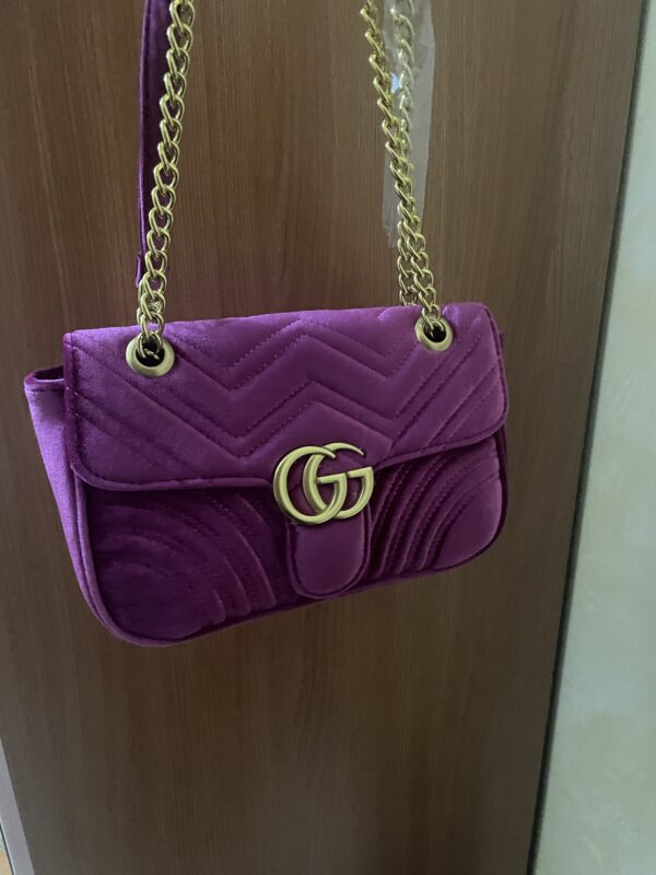 Elegante Borsa Velluto Rosa Modello Gucci per Ogni Stile