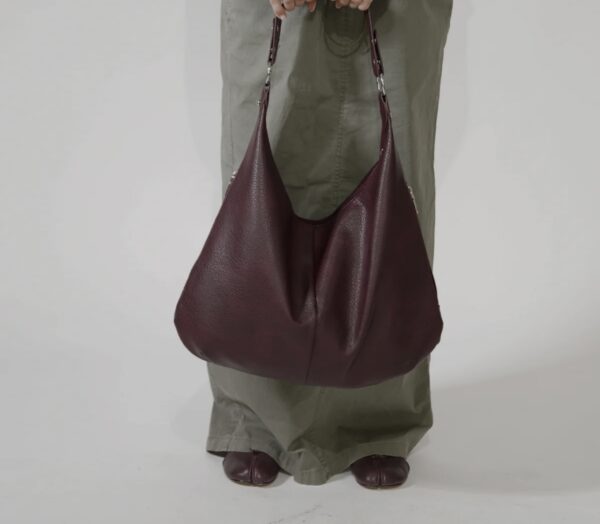 Borsa Viola Porpora a Spalla in Similpelle: Eleganza Distintiva - immagine 2