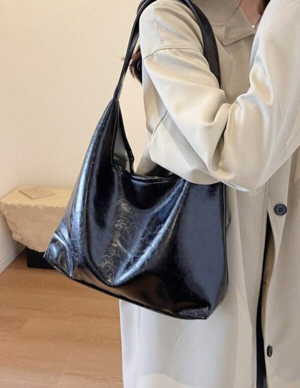 Borsa Nera a Spalla in Similpelle: Perfette Condizioni e Dimensioni Ideali