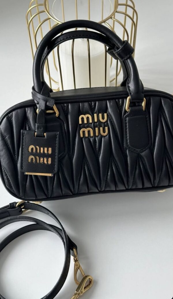 Borsa Miu Miu Nera: Eleganza e Qualità Top in Ogni Dettaglio - immagine 3