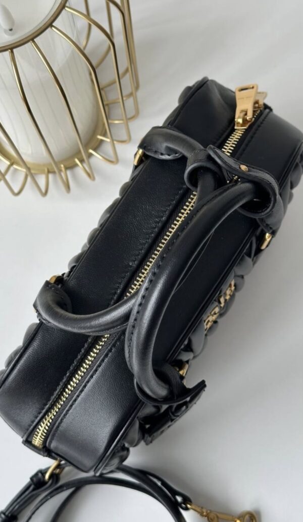 Borsa Miu Miu Nera: Eleganza e Qualità Top in Ogni Dettaglio - immagine 2