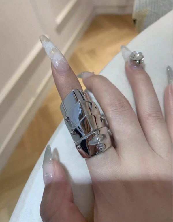 Anello Nana di Vivienne Westwood: Eleganza in Acciaio Inox