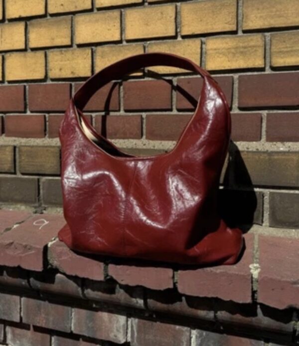 Borsa Rossa Borgogna a Spalla: Eleganza in Similpelle - immagine 2
