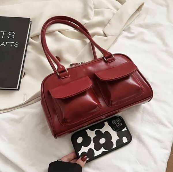 Borsa Rossa a Spalla in Similpelle: Compatta ed Elegante