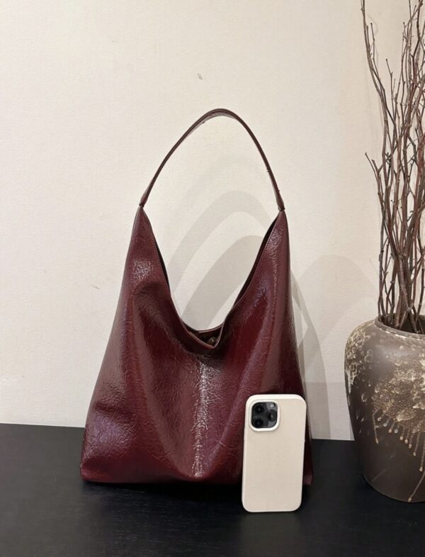 Borsa Rossa a Spalla in Similpelle: Stile e Funzionalità - immagine 4
