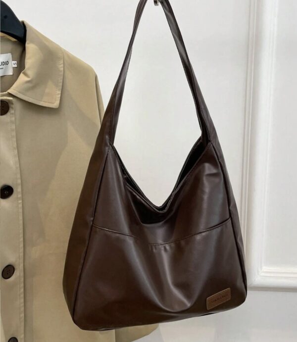 Borsa Marrone a Spalla in Ecopelle: Eleganza Pratica