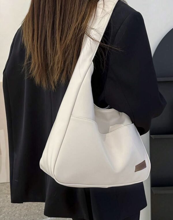 Borsa Bianca a Spalla in Similpelle: Chic e Versatile - immagine 2