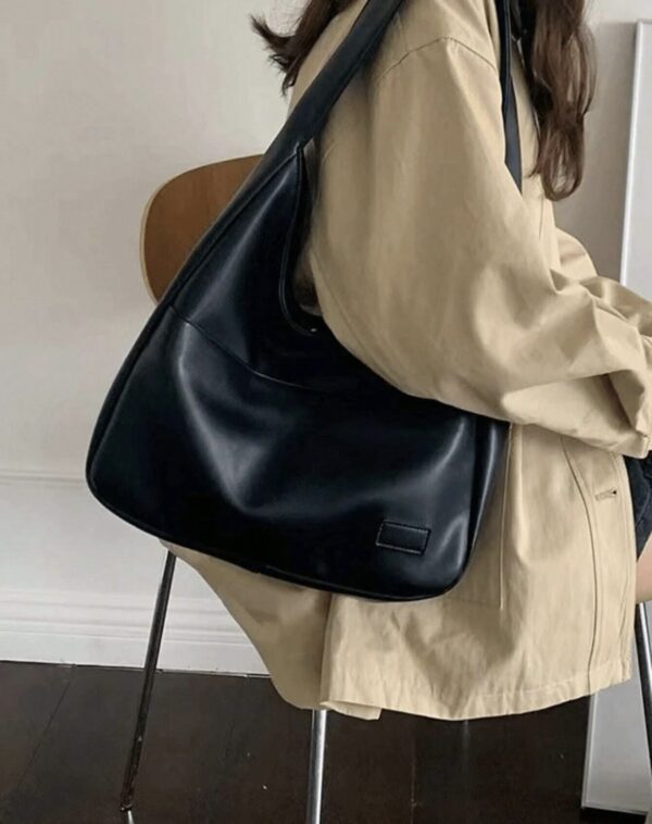 Borsa Nera a Spalla in Ecopelle: Eleganza Quotidiana - immagine 3