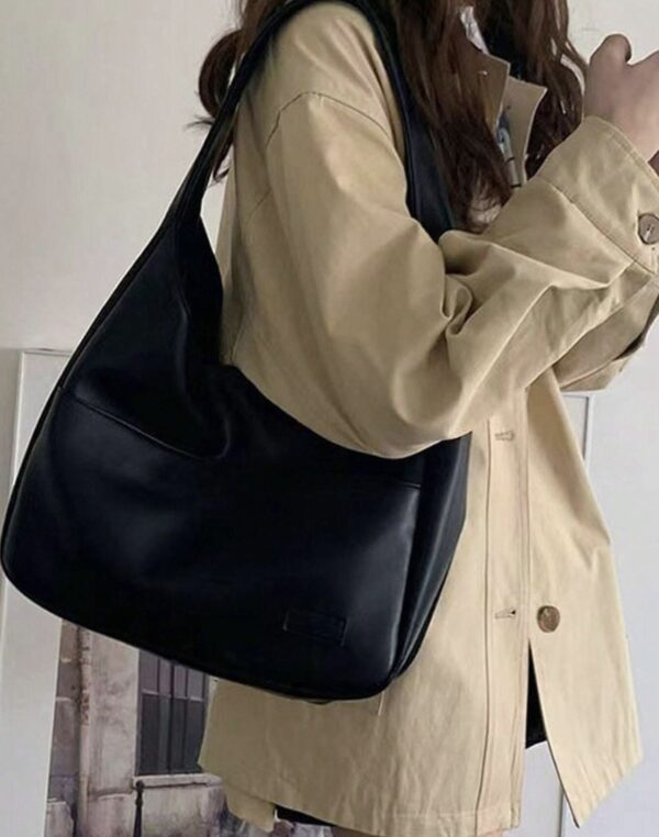 Borsa Nera a Spalla in Ecopelle: Eleganza Quotidiana - immagine 2